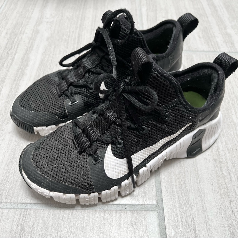 Nike Metcon black and white Women’s sneaker